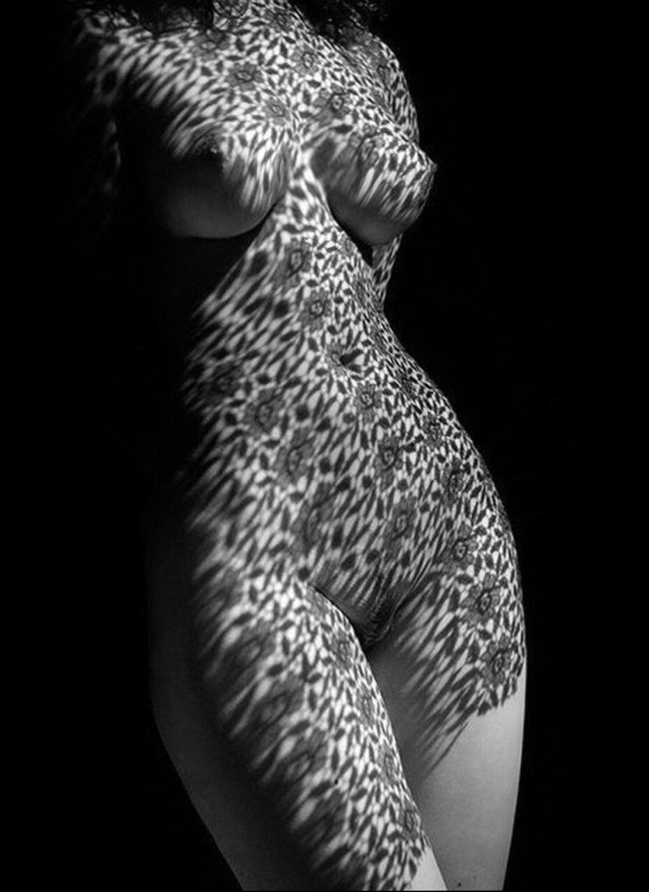 Голая в прозрачной одежде