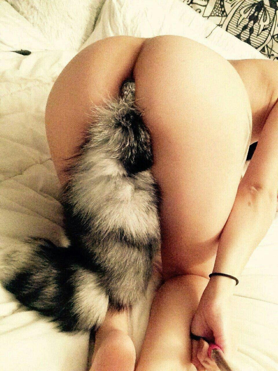 Зрелая с анальным хвостиком