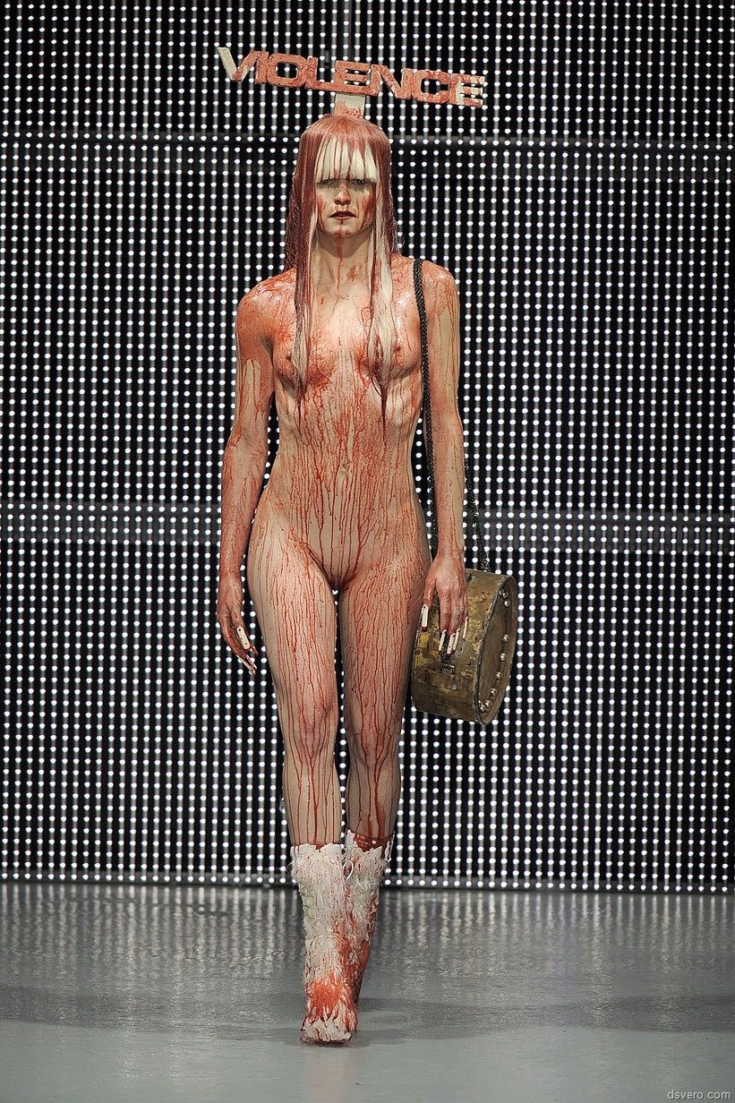 Полностью голые манекенщицы