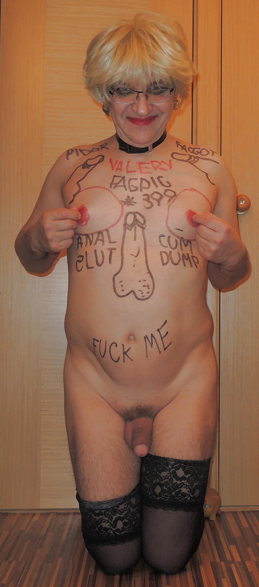 Унизительные надписи на теле Сисси