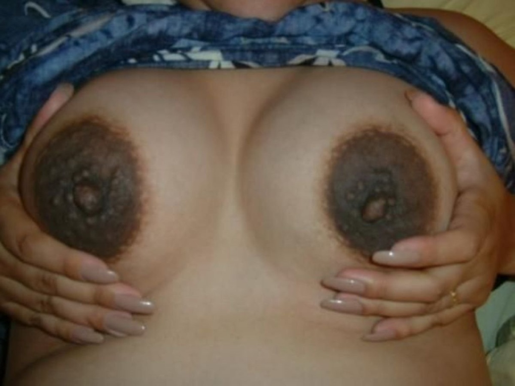 Огромные молочные груди