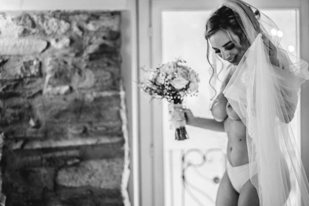 Раздевание невесты