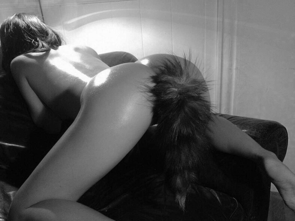 Красивые девушки с анальным хвостом