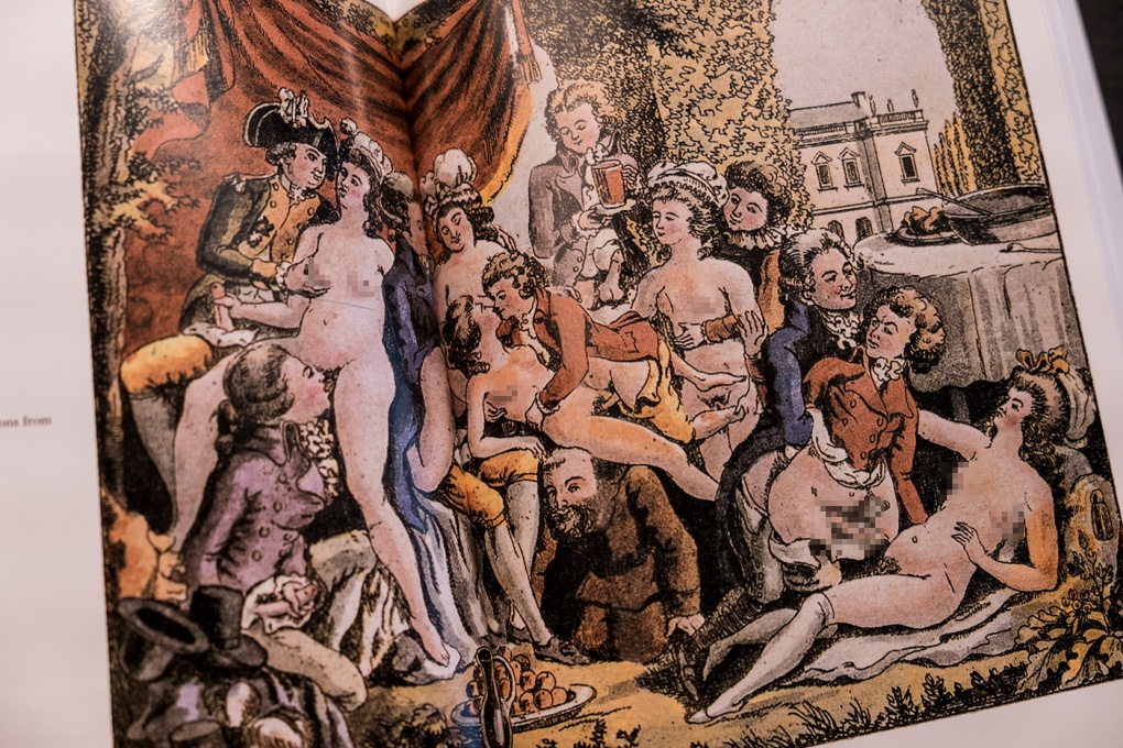 Голые женщины в доспехах