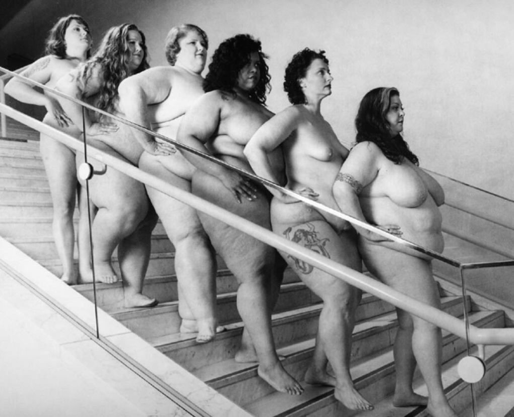 Много голых женщин ретро