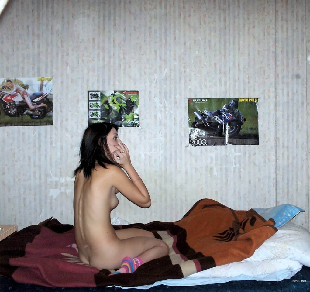 Голые девки в постели частное