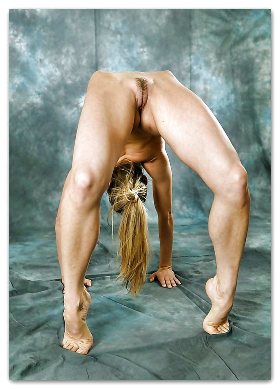 Голые молодые гимнастки