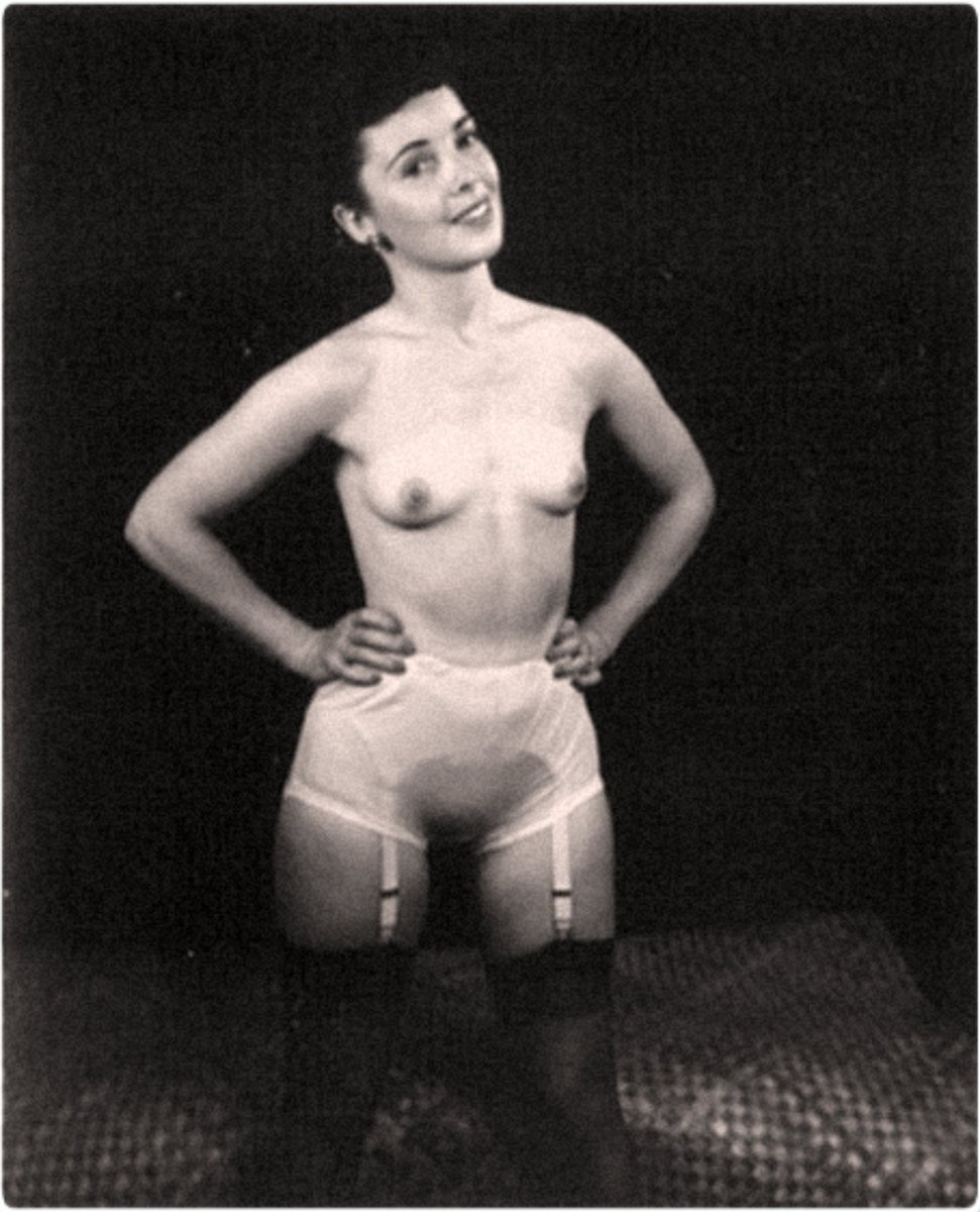 Без трусиков под юбкой ретро