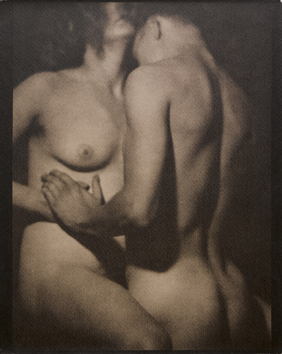 Голая женщина с парнем ретро