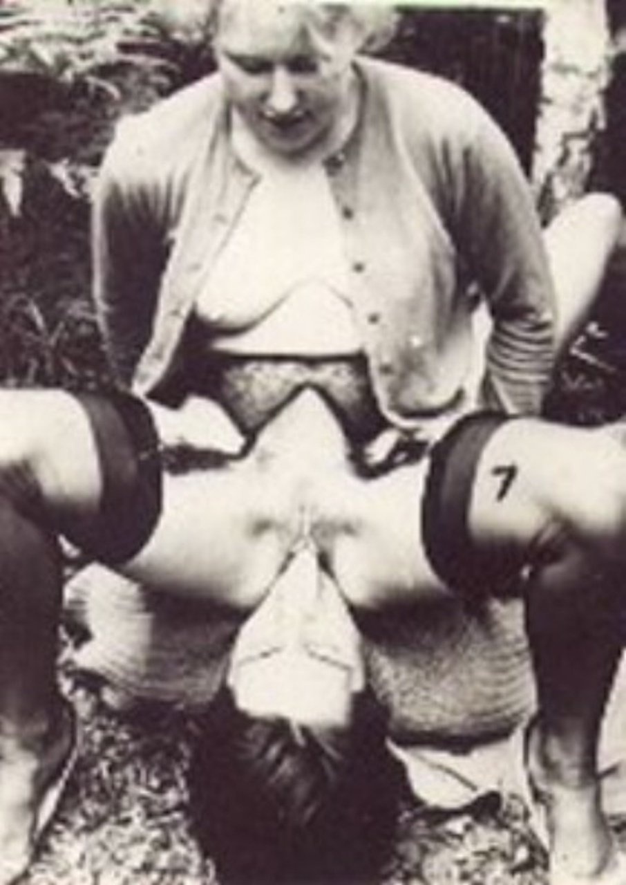 Странные и необычные порно-ретро фото