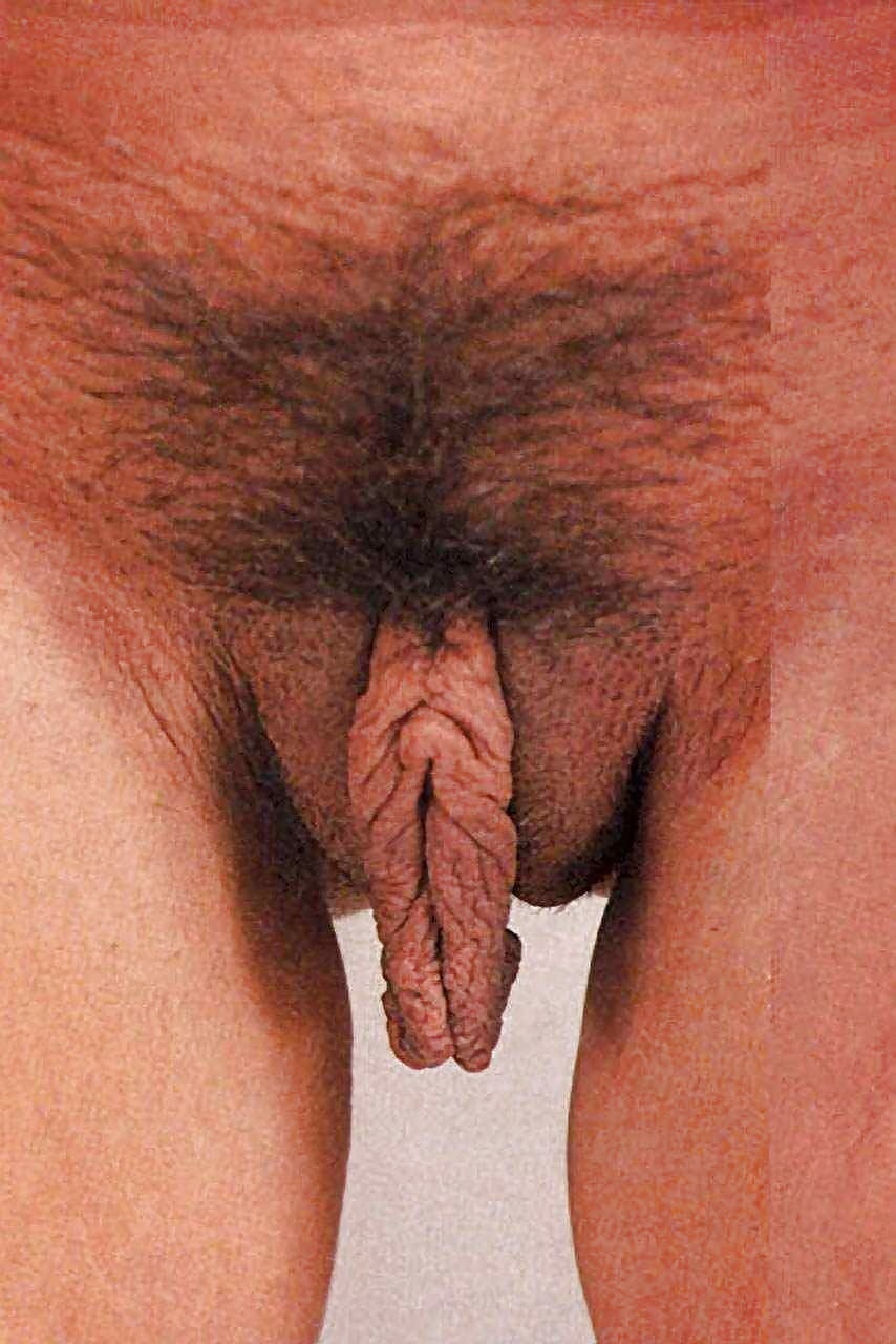 Раскрытая вагина девушки