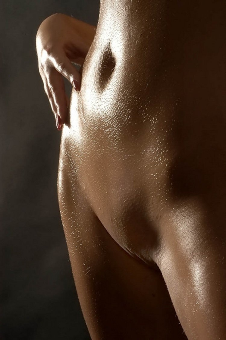 Красивое оголенное женское тело