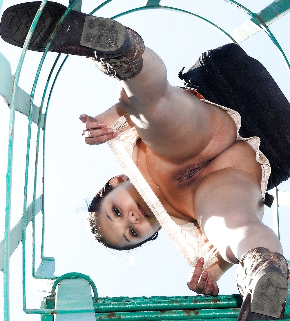 Голые байкерши на фестивале