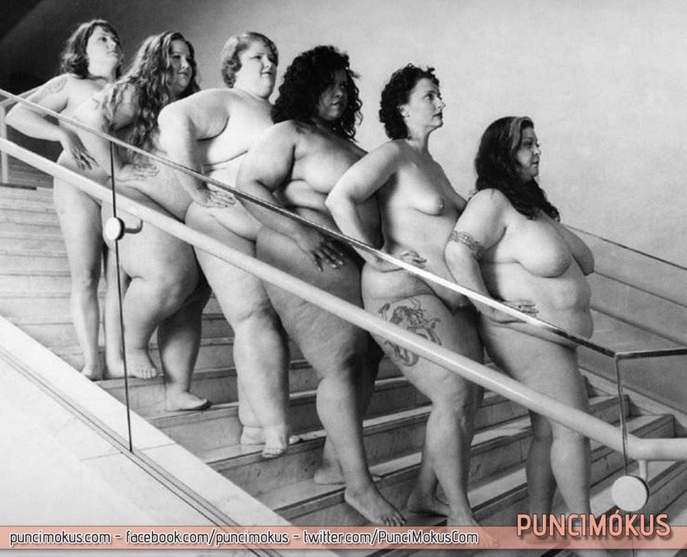 Танцующие голые женщины