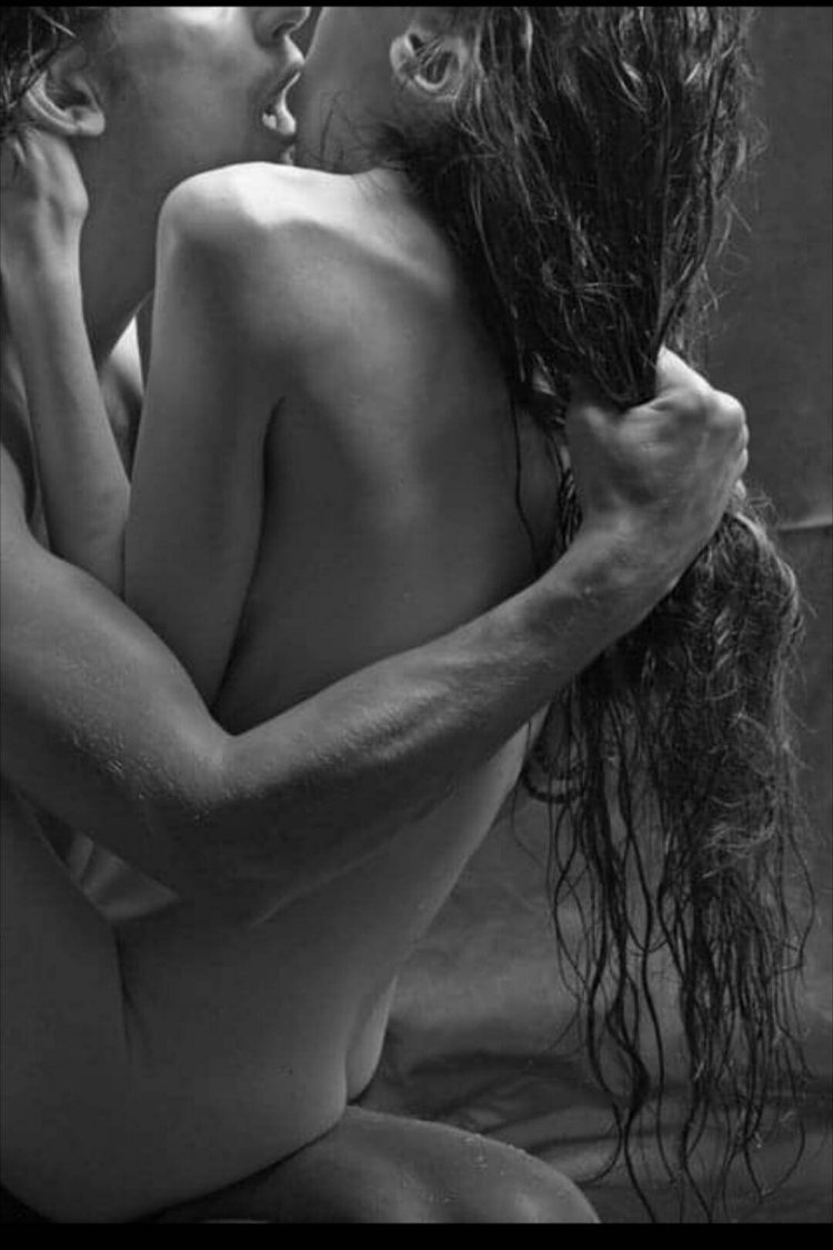 Красивые голые мужчины и женщины