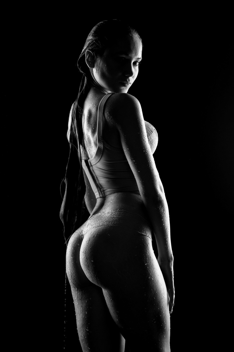 Красотка голая ч/б нижняя