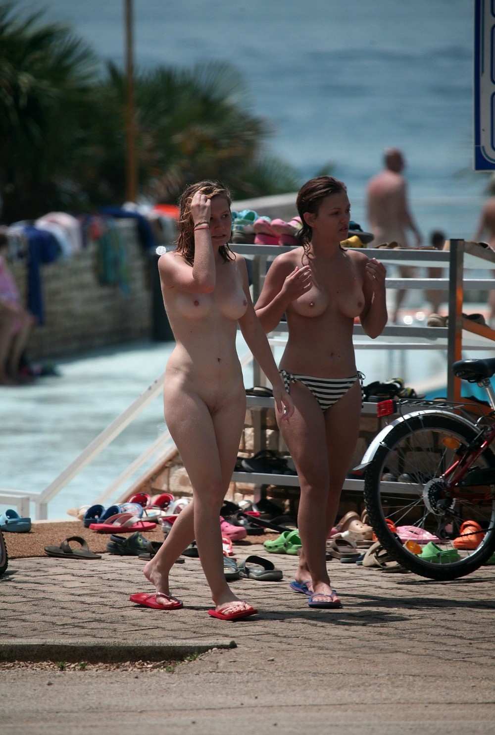 Всей семьей на нудиский пляж