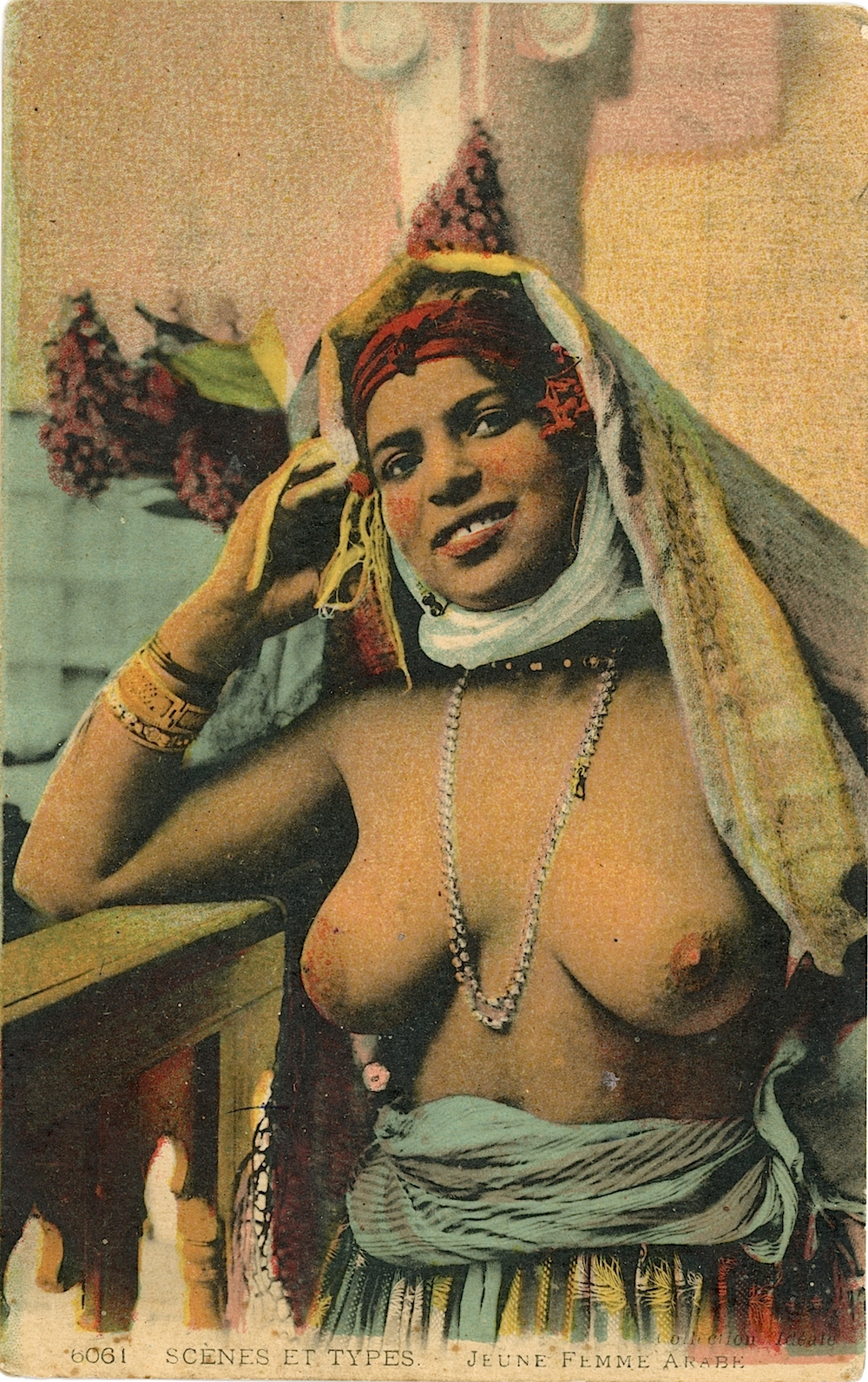 Красивая голая грудь ретро