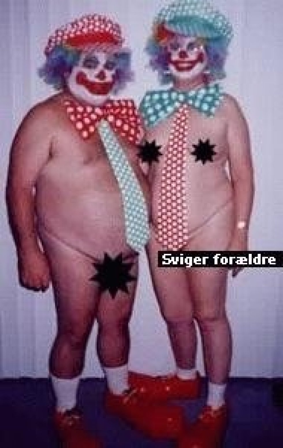 Голые толстушки клоуны