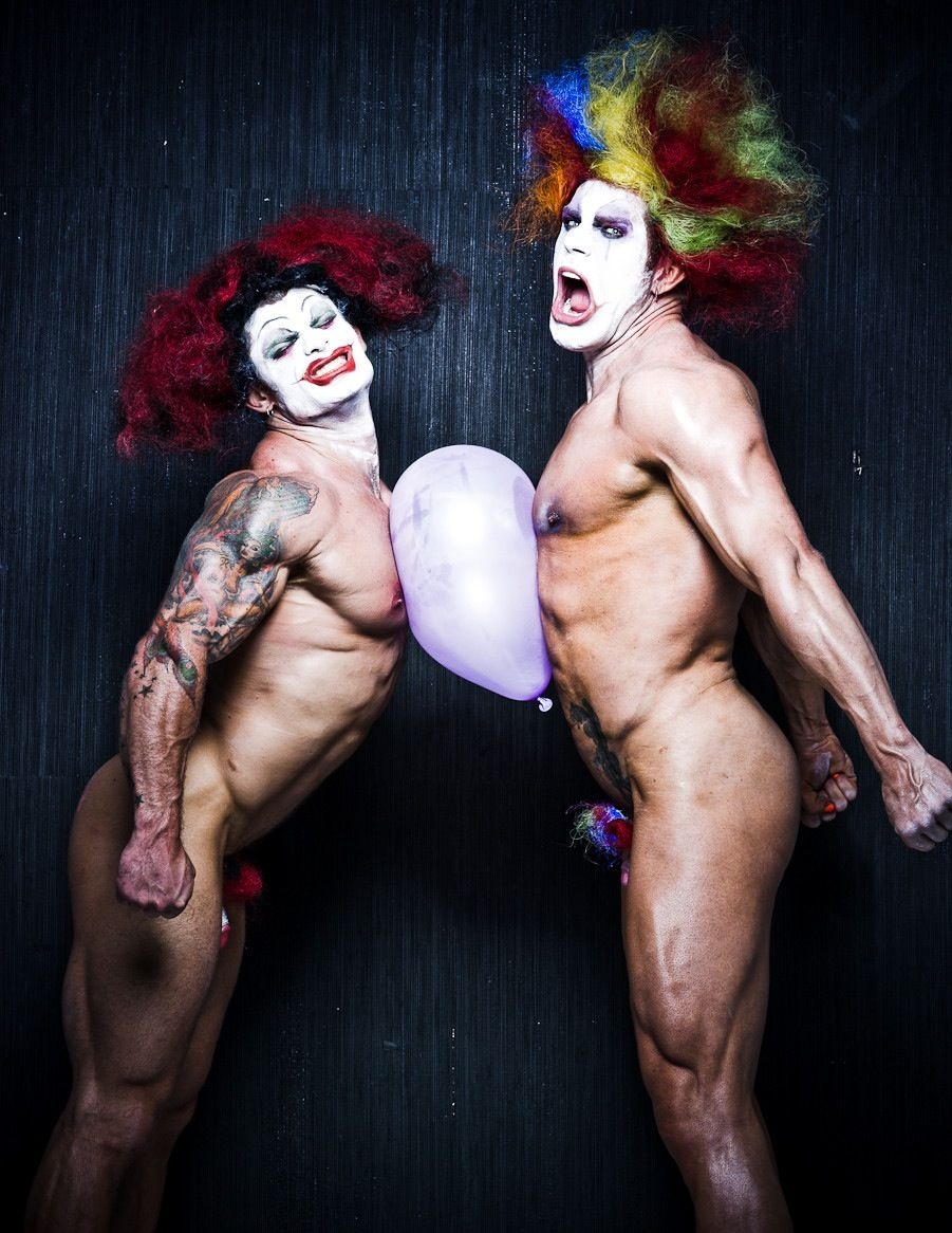 Голый клоун