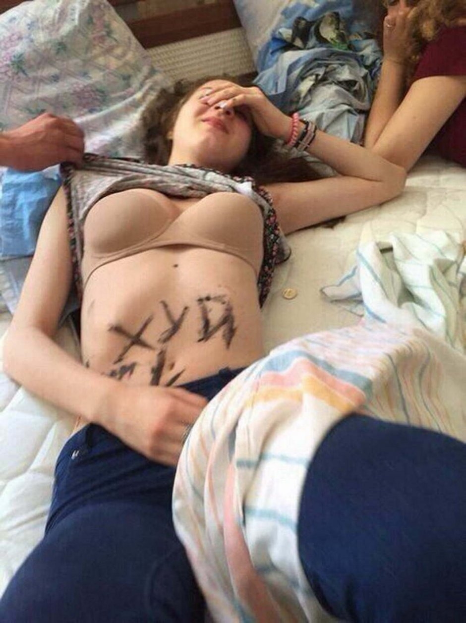 Пьяные голые студентки в общаге