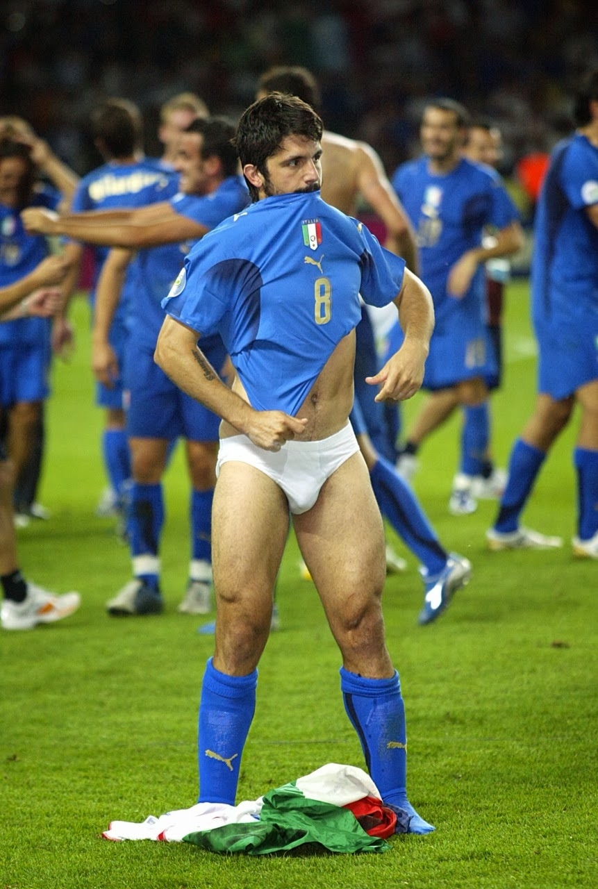 Футболисты без трусиков