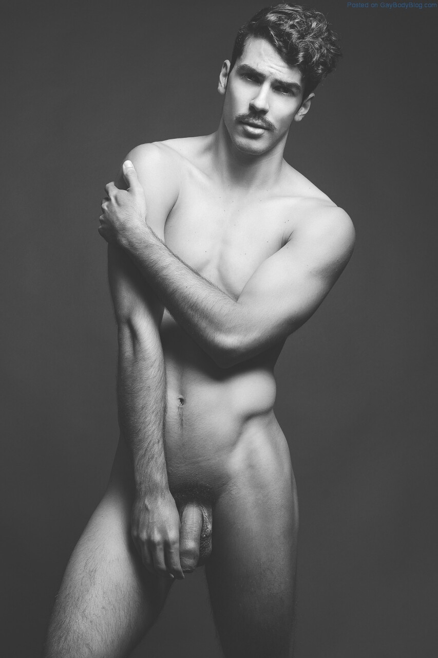 Мужской портрет в стиле ню