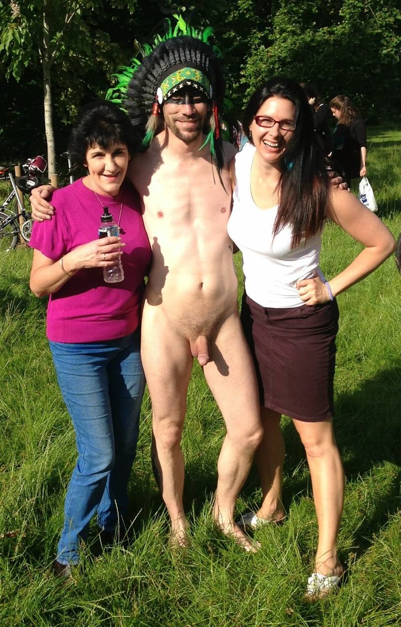 Видео как раздеваются мужики