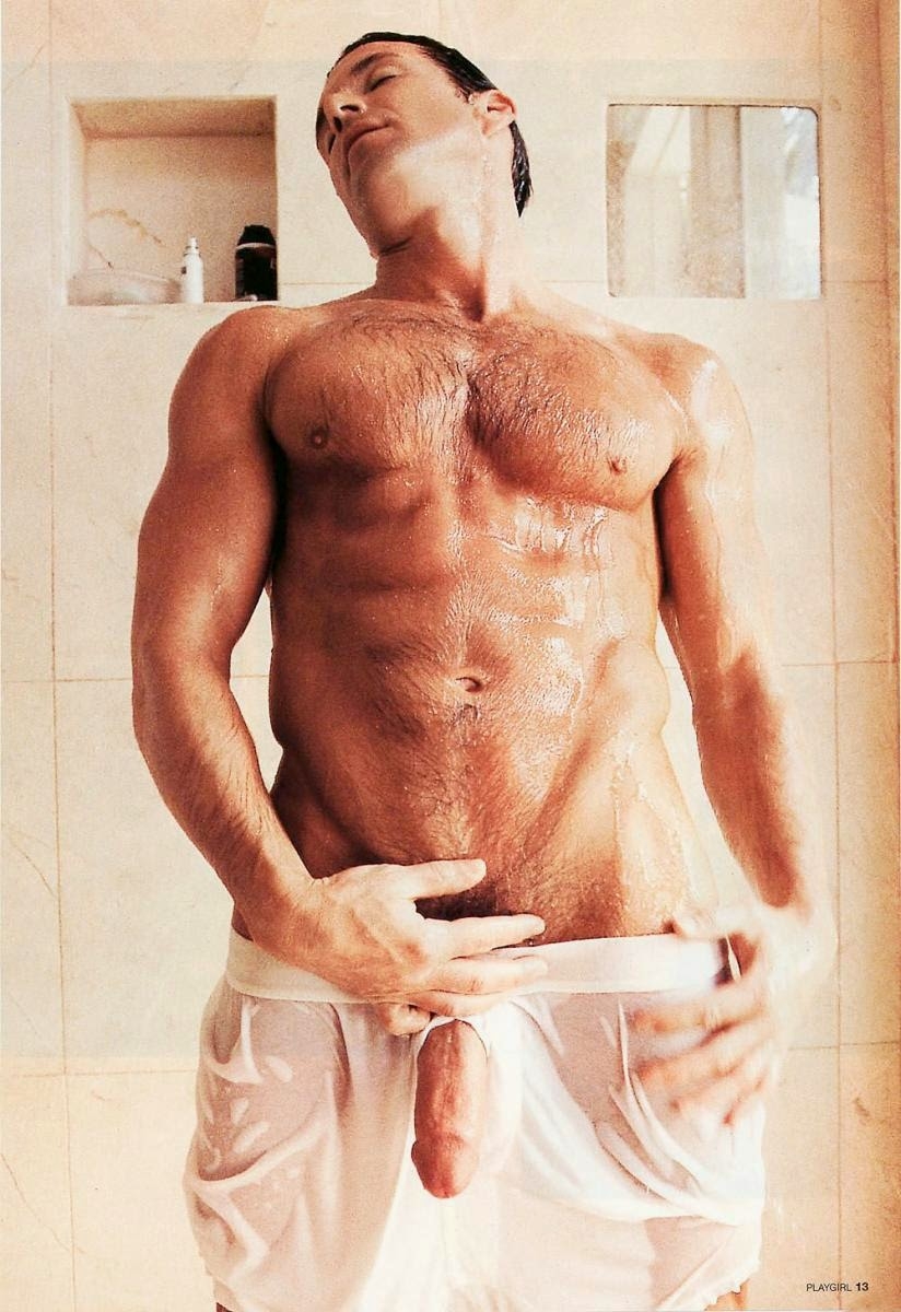 Два голых парня в ванной