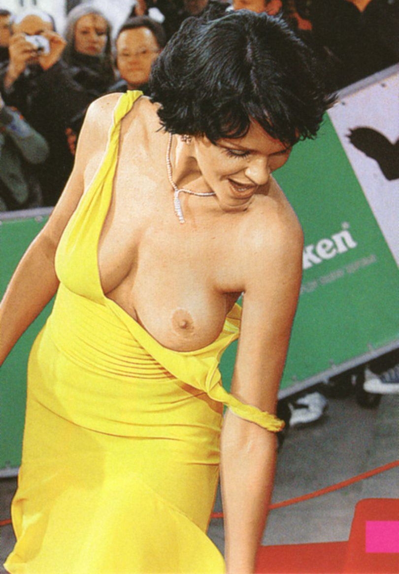 Голые соски знаменитостей