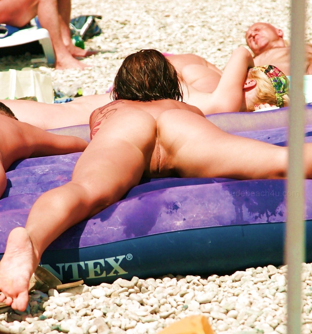 Подглядываем на пляже записями