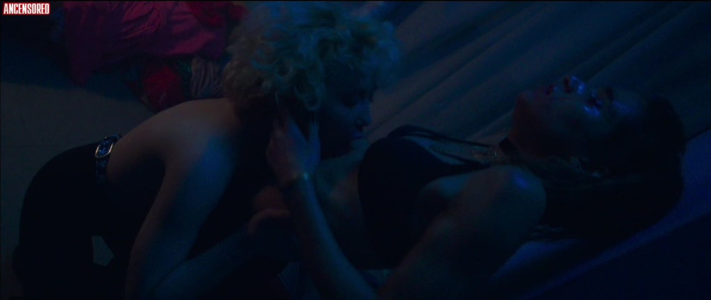 София Бутелла обнаженка