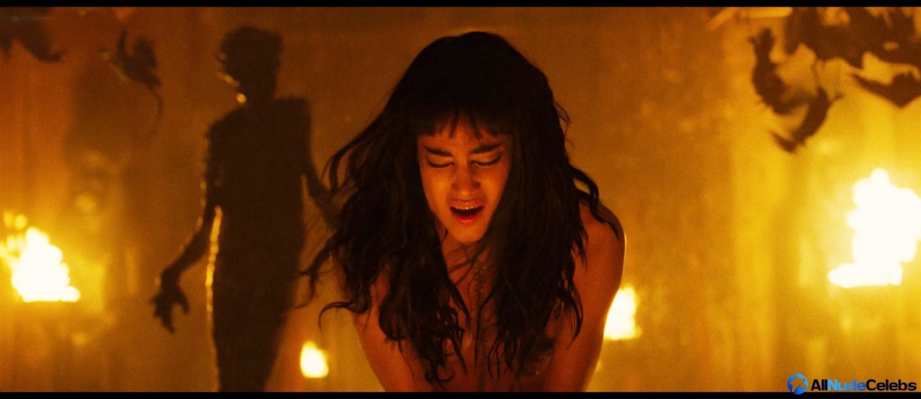 София Бутелла голая грудь