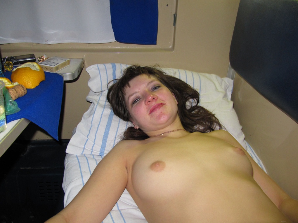 Пьяные голые женщины в поезде