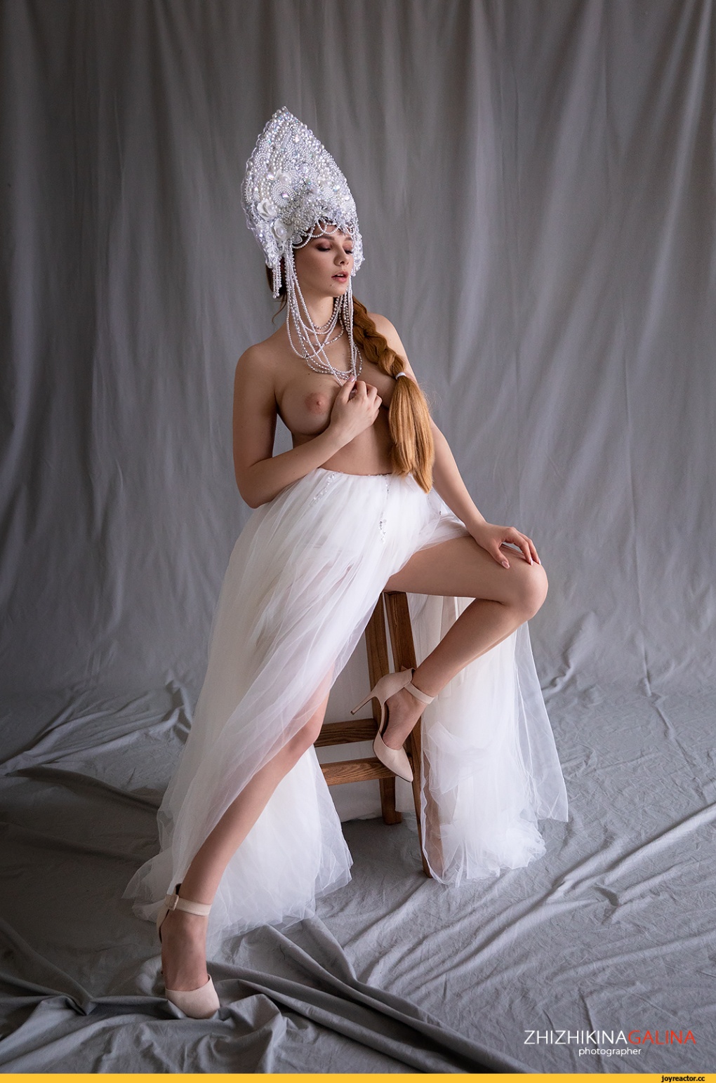 Новогодние голые женщины