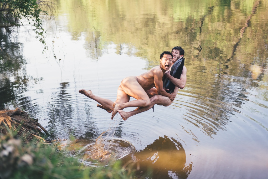 Мальчики на природе нагишом