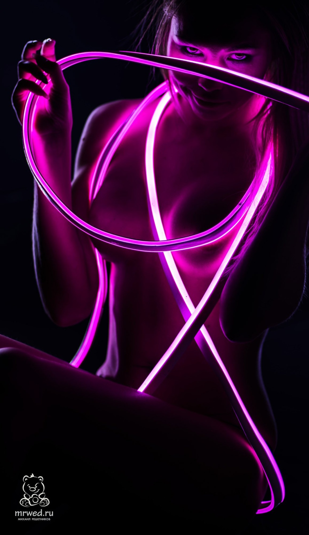 Женщина неон