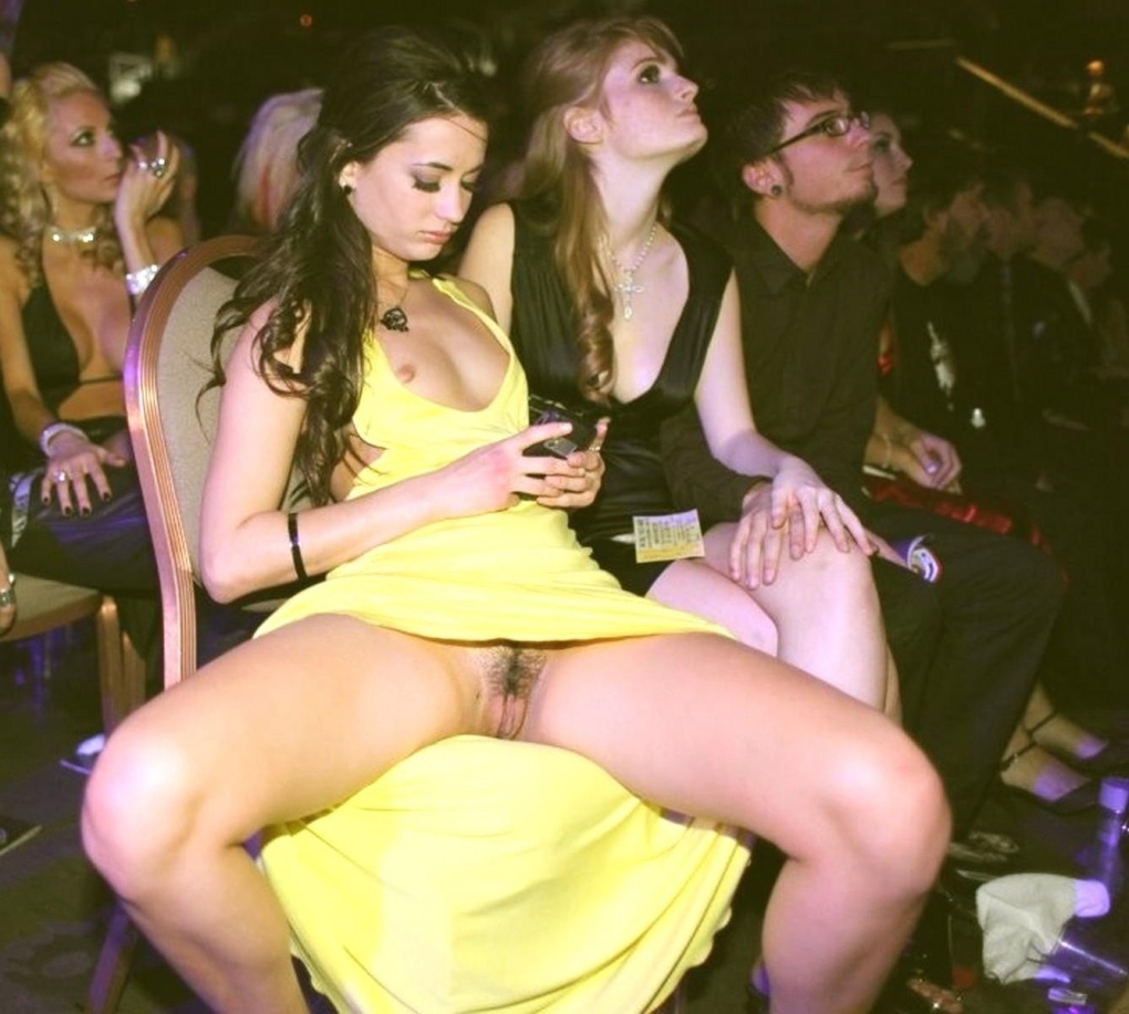 Голые девки подсмотренное