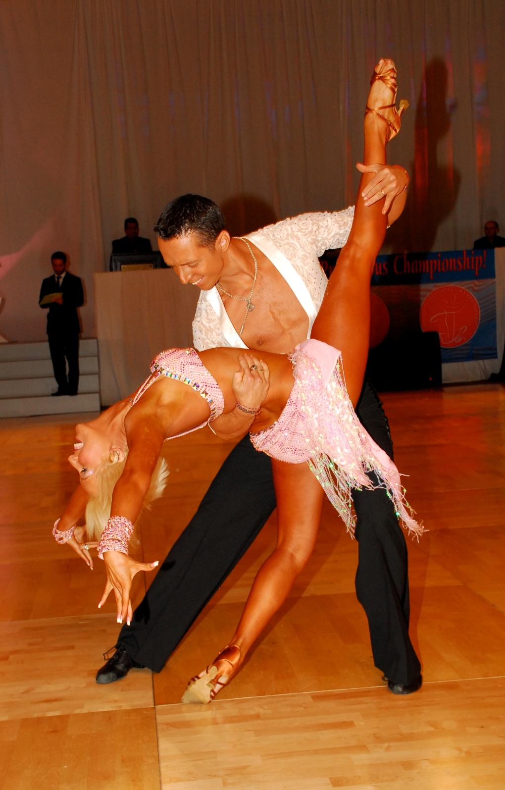 Голые латиноамериканские танцы