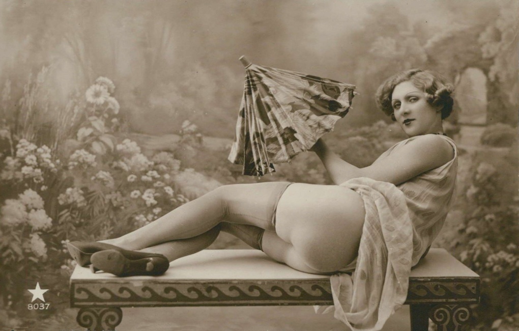 Красивые голые женщины ретро