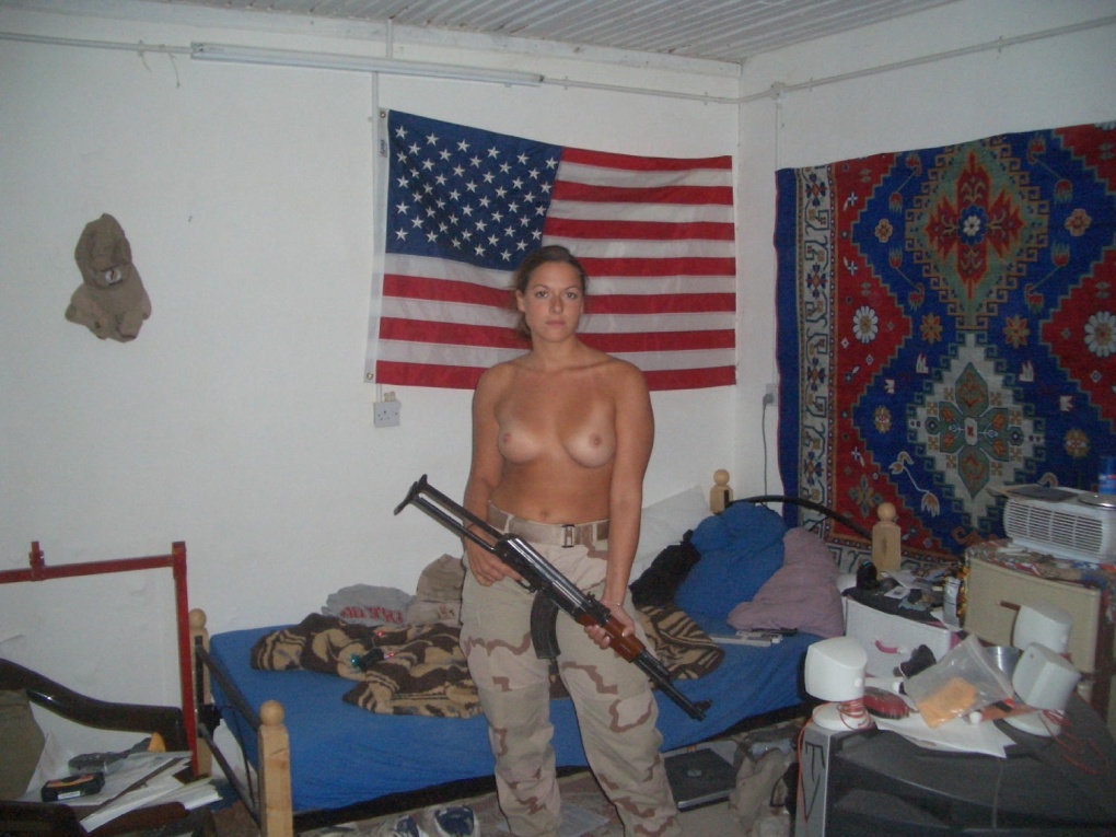 Ебля в женской казарме