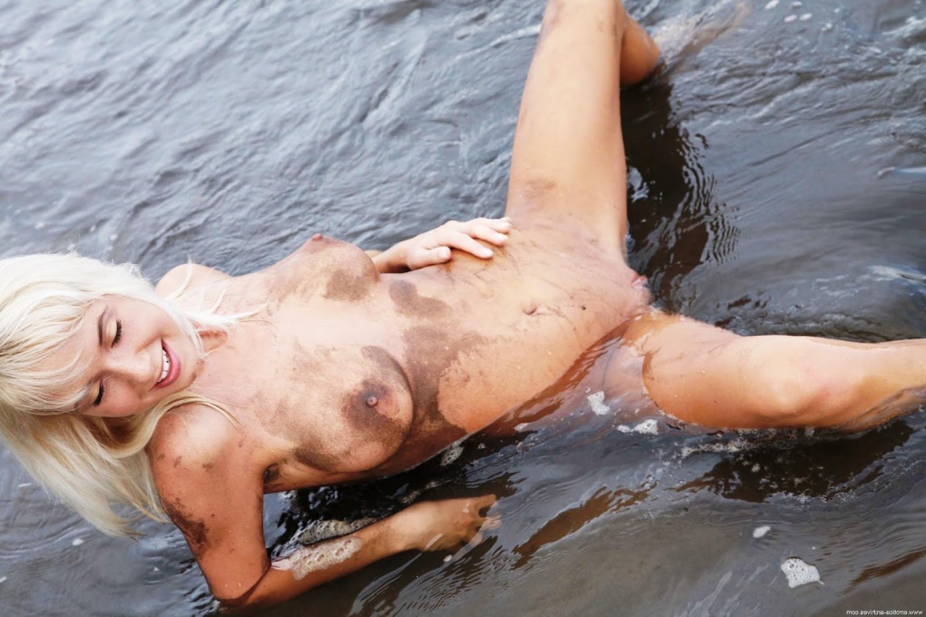 Грязные голые красотки