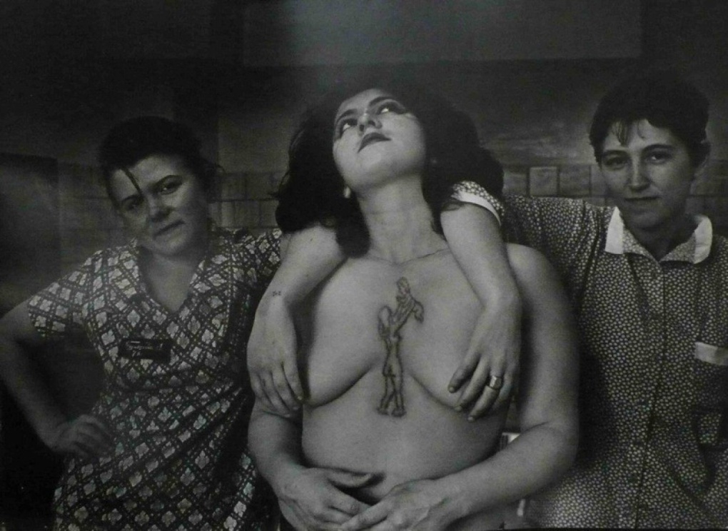 Женщины в тюрьме ковырялки