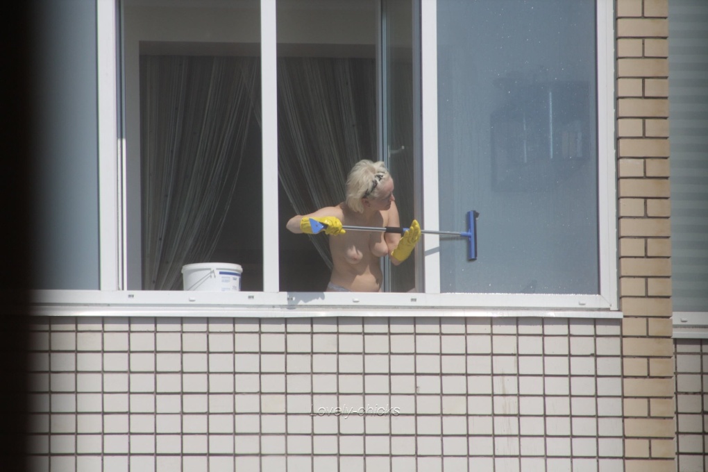 Подглядывание в окно в душе