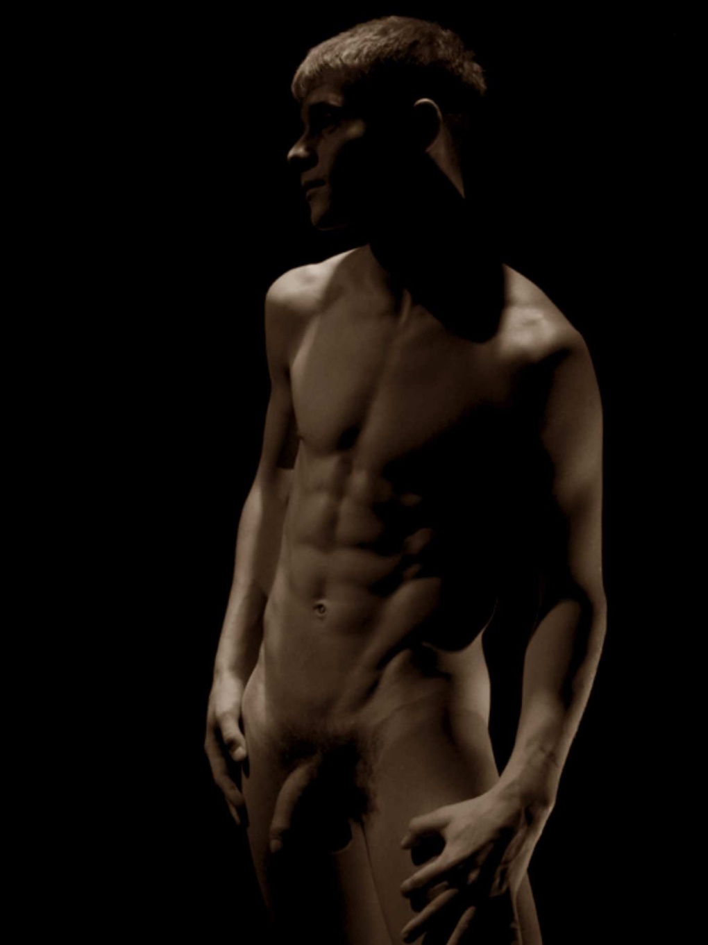 Мужчина без трусов на подиуме