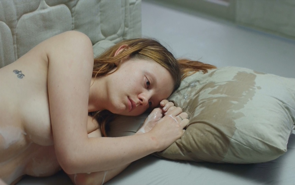 Нимфоманка сериал постельные сцены с Миа гот