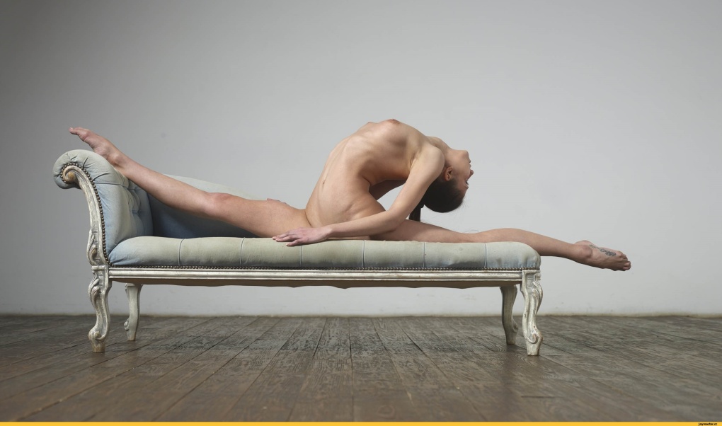 Девушки гимнастки голышом