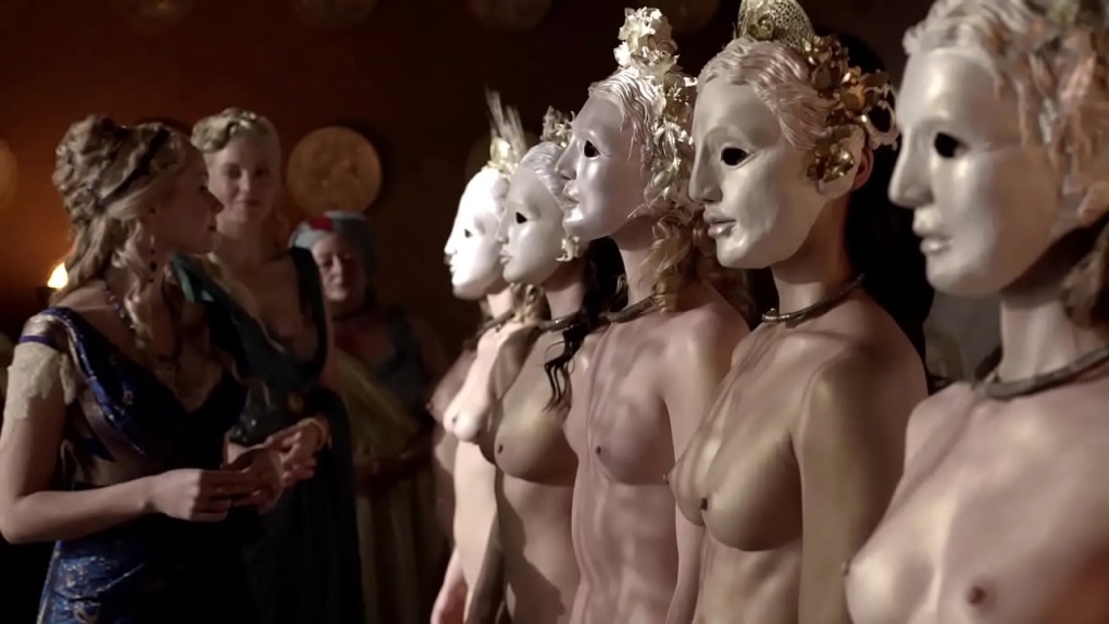 Средневековые девушки ню