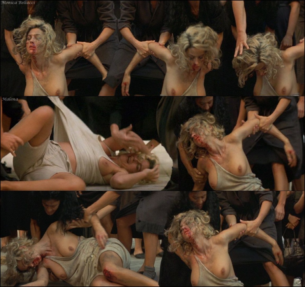 Моника Беллуччи голая попа