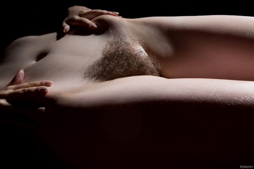 Лобок с маленькими волосами